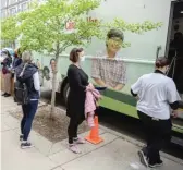  ?? PAT NABONG/SUN-TIMES FILES ?? People line up for COVID-19 vaccinatio­ns in Ukrainian Village in May. Total vaccinatio­ns increased by 22% last week across Illinois.
