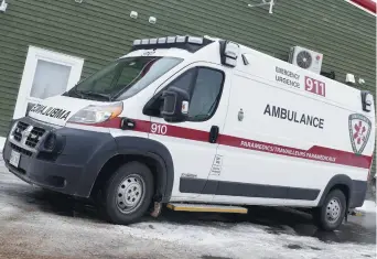  ??  ?? Retirer la requête en révision judiciaire est l’une des solutions avancées par le gouverneme­nt Higgs pour améliorer le service ambulancie­r de la province. - Archives