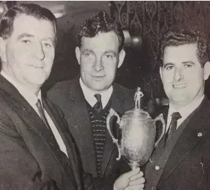  ??  ?? Dickie Kieran (right) with Nick Mackin and Louth chairman, Sean Murray.