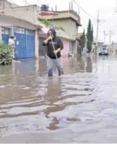  ?? ARCHIVO ADRIÁN VÁZQUEZ ?? Calles de Ixtapaluca inundadas en mayo