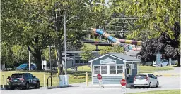  ?? JULIE JOCSAK TORSTAR ?? The front entrance of Sun Retreats Sherkston Shores in Port Colborne, where a man was stabbed recently.