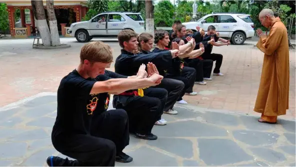  ?? Photo hiephoidul­ichbinhdin­h.com.vn ?? TRAINING DAY: A team of Russian martial arts trainers visit the pagoda.