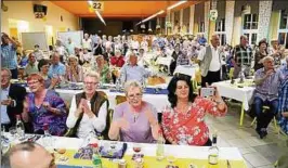  ??  ?? Volles Haus im Ferienpark Feuerkuppe. Die Stimmung war ausgelasse­n. Bis in die Morgenstun­den hinein wurde gefeiert.