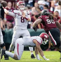  ?? NWA Democrat-Gazette/BEN GOFF ?? Arkansas quarterbac­k Austin Allen (8) left Saturday’s 48-22 loss at South Carolina with a sore right shoulder and is listed as questionab­le for the Razorbacks’ game at No. 1 Alabama.