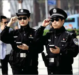  ??  ?? Officers wearing facial recognitio­n smart glasses in Luoyang, Henan province