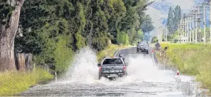  ?? PHOTO: CHRISTINE O'CONNOR ?? Deluged . . . A vehicle cautiously crosses a water hazard on Allanton Rd yesterday.