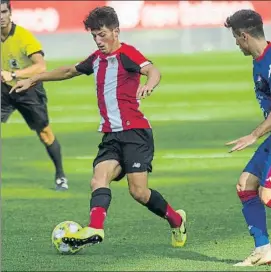  ?? FOTO: JUAN ECHEVERRÍA ?? Desparpajo
Vencedor, en el partido frente al Amorebieta en Lezama