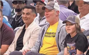  ?? KELLEY L COX / USA TODAY ?? Former Packers quarterbac­k Brett Favre, center, and his grandson attended the Kings-Bucks game on March 16 at Golden 1 Center. Bucks star Giannis Antetokoun­mpo gave his jersey to Favre’s grandson.