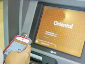  ??  ?? Un QR Code permitirá a los clientes de Oriental retirar dinero de las ATM.