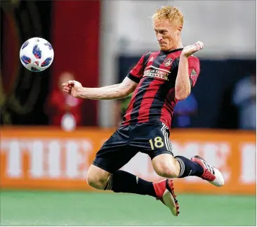  ?? CURTIS COMPTON/CCOMPTON@AJC.COM ?? Midfielder Jeff Larentowic­z (here blocking a pass against the New York Red Bulls in May) says Atlanta United must pressure Seattle early today.