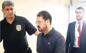  ?? FABIO MOTTA/ESTADÃO ?? Preso. Alexandre Pinto, ex-secretário de Obras no Rio, é detido pela Polícia Federal