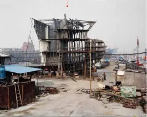  ??  ?? Edward Burtynsky, Shipyard #7, Qili Port, Zhejiang Province, China, 2005, digital chromogeni­c print.