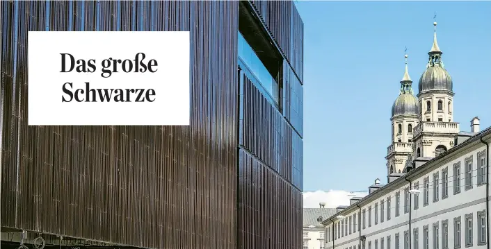  ??  ?? Architekt Erich Strolz: „Das ist kein Schwarz, das ist eine dunkle Farbe, die je nach Tageszeit und je nach Wetter von Rot und Braun bis Aubergine schimmert.“