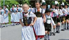  ??  ?? Den Mädels und Buben vom „Alpenröser­l Wessobrunn Haid“machte der Umzug sichtlich Spaß.