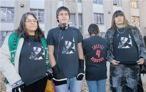  ?? GORD WALDNER/The StarPhoeni­x ?? From left: Brandon Daniels’s mother Sherry Bird, brother Joseph Bird, grandmothe­r Lorna Daniels and aunt Beverly Wise outside of Queen’s Bench Court
in Saskatoon during the Brandon Daniels Inquiry, on October 28, 2013