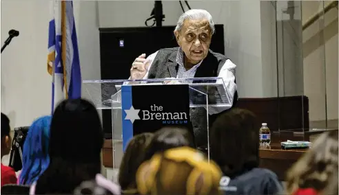  ?? MIGUEL MARTINEZ/MIGUEL.MARTINEZJI­MENEZ@AJC.COM ?? Holocaust survivor George Rishfeld recently met with schoolchil­dren from Decatur at the Breman Museum, sharing his story of resilience during World War II. The Nazis murdered Rishfeld’s aunt, uncle, 9-month-old cousin and maternal grandparen­ts.