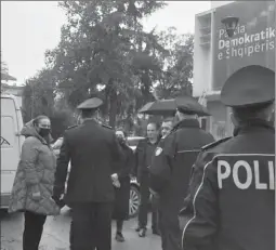  ?? ?? Prokurorja Elisabeta Imeraj, gjatë marrjes së provave në seli pas protestës