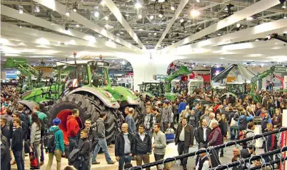  ??  ?? Agritechni­ca ocupa veinte manzanas en Hannover. Es la mayor feria de maquinaria agrícola del mundo.
Gigante.