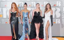  ??  ?? Οι Little Mix έφτασαν στο πόντιουμ με καθυστέρησ­η γιατί δεν περίμεναν να βραβευθούν.