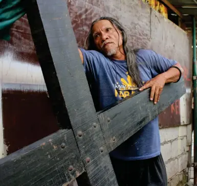 ?? PHOTO BY MIKE DE JUAN ?? Filipino constructi­on worker Ruben Enaje has set a world record by undergoing crucifixio­n in San Pedro, Cutud 34 times since 1985; he only stopped four Holy Weeks ago because of the Covid-19 pandemic.
