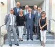  ?? FOTO: LIONS ?? Die Führungsri­ege des Lions Club, von links: Roland Pecha, Gunther Schenkel, Hedda Freund, Michael Roosz, Peter Winkler, Manfred Schmoldt, Klaus Breitling und Michaela Glauß.