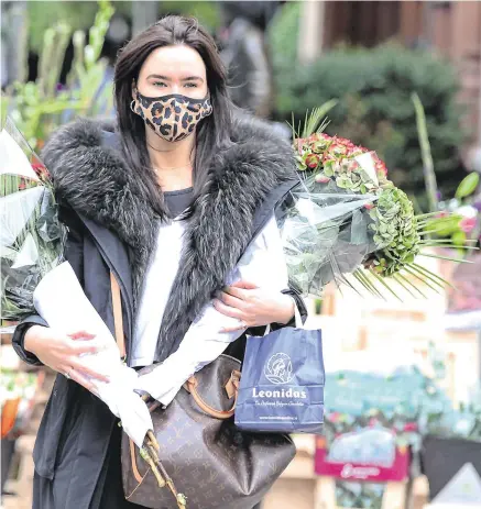  ?? PHOTO: STEPHEN COLLINS ?? Retail therapy: Imogen Ryan out shopping yesterday on Dublin’s Grafton Street. Nonessenti­al shops will be closed until December 1.