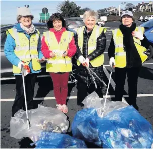  ??  ?? ● Members of the Caernarfon branch of Merched y Wawr with some of the litter they collected