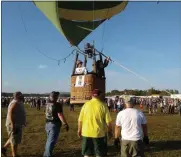  ?? MELISSA SCHUMAN - MEDIA NEWS GROUP ?? A hot air balloon lifts off as the crowd watches.