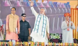  ?? MUJEEB FARUQUI/HT PHOTO ?? Prime Minister Narendra Modi waves during the inaugurati­on of Mohanpura dam in Madhya Pradesh’s Rajgarh on Saturday as state CM Shivraj Singh Chouhan (left) looks on.