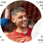  ?? ?? Beste Laune: Eren Dinkci am Zaun der Osttribüne.