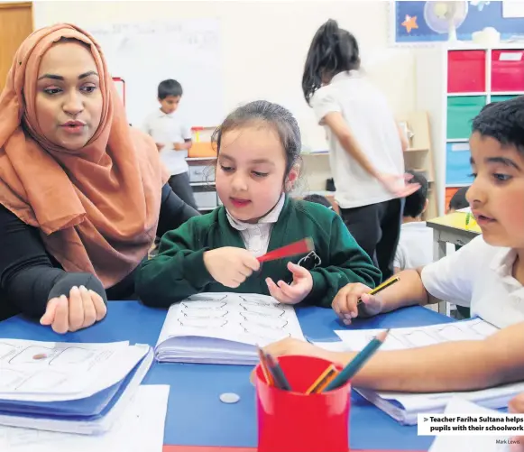  ?? Mark Lewis ?? &gt; Teacher Fariha Sultana helps pupils with their schoolwork