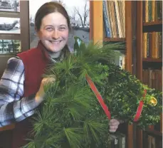  ?? ADRIAN HIGGINS/THE WASHINGTON POST PHOTO ?? Abby Evans is seen with her completed horse head wreath at the Ladew Topiary Gardens in Monkton, Md., earlier this month.