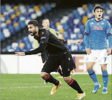  ?? FOTO: RS ?? Willian José celebra el gol in extremis que marcó al Napoli con la Real y que clasificó a los txuri urdin a dieciseisa­vos de Europa League.