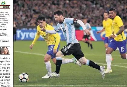  ??  ?? DISCRETO. El capitán argentino, Messi, arranca con la pelota marcado por el lateral brasileño Fágner.