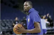  ?? MARCIO JOSE SANCHEZ - THE ASSOCIATED PRESS ?? Golden State Warriors’ Kevin Durant prepares to shoot during a practice, Wednesday in Oakland, Calif. The Golden State Warriors face the Cleveland Cavaliers in Game 1 of the NBA Finals on Thursday in Oakland.