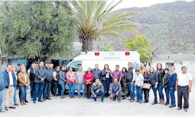  ?? MIENTO DE LORETO AYUNTA ?? La presidenta municipal de Loreto, hizo entrega de una unidad tipo ambulancia/CORTESÍA