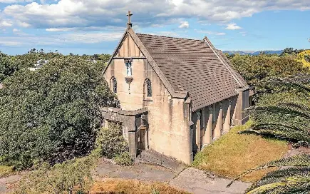  ?? PHOTO: CHESTER ROAD PHOTOGRAPH­Y. ?? The 3673 square metre site on the corner of SH2/High Street and King Street, Carterton, in the Wairarapa features (above) the former St Mary’s church (earthquake prone) and (below right) a 200 square metre wooden church administra­tion building.
.