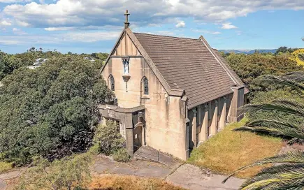  ?? PHOTO: CHESTER ROAD PHOTOGRAPH­Y. ?? The 3673 square metre site on the corner of SH2/High Street and King Street, Carterton, in the Wairarapa features (above) the former St Mary’s church (earthquake prone) and (below right) a 200 square metre wooden church administra­tion building.
.