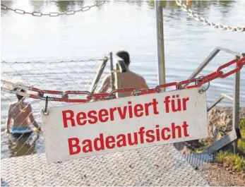  ?? FOTO: HERBERT GUTH ?? Ab 3. Juni ist am Seefreibad bei Wilhelmsdo­rf eine Badeaufsic­ht vor Ort.