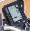  ??  ?? Le tableau de bord de la Yamaha est un élément inédit, il est pré-équipé pour se connecter avec des éléments de navigation et/ou un smartphone.