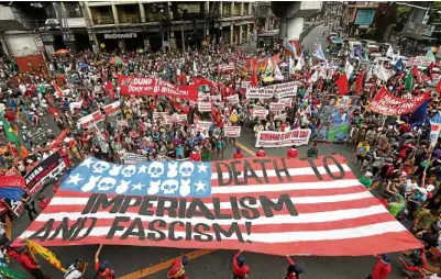  ?? —MARIANNE BERMUDEZ ?? Militant groups are back at Mendiola in Manila for another rally against visiting US President Donald Trump on Tuesday, a day after the police used a long range acoustic device (left) against another protest action timed with the Asean summit.