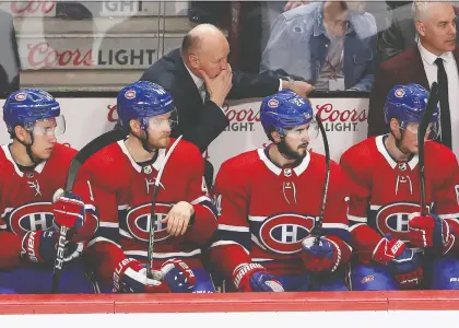  ?? PIERRE OBENDRAUF ?? Canadiens head coach Claude Julien and players, from left, Nick Suzuki, Joel Armia, Phillip Danault and Artturi Lehkonen watch from the bench during the third period on Thursday at the Bell Centre. Montreal fell to to 13-16-6 at home following a 5-2 loss to the Rangers.