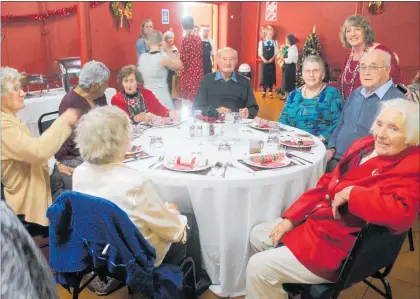  ??  ?? Mayor Tracey Collis checks on this table of happy guests just before lunch.