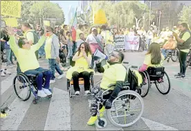  ?? Foto José Antonio López ?? ▲ Las autoridade­s deben garantizar el acceso a oportunida­des educativas y laborales dignas, señalaron los participan­tes en la protesta.