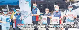  ??  ?? HADIR: Tan Eng (empat kanan), Dr.Wong (tengah), Kenny (empat kiri), Norazirah (tiga kiri) bersama Jawatankua­sa JKDB yang lain.