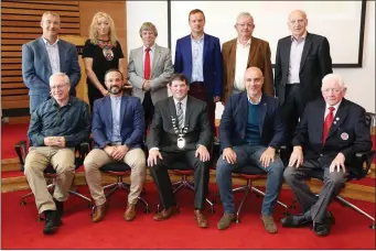  ??  ?? Raffele Cretaro pictured with Sligo Rovers officials and Cathaoirle­ach Cllr. Martin Baker.