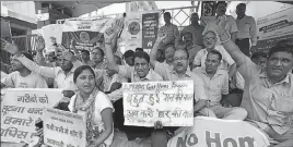  ??  ?? Homebuyers seeking possession of 42,000 flats had dragged the embattling real estate firm to the top court. VIRENDRA GOSAIN/HT ARCHIVE