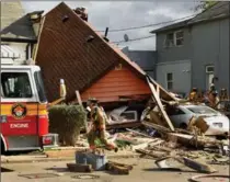  ?? BARRY GRAY, THE HAMILTON SPECTATOR ?? Gibson Avenue was strewn with debris after Tuesday afternoon’s explosion.