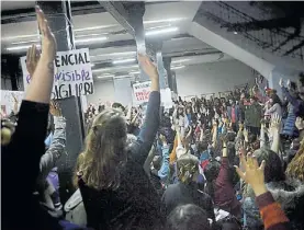  ?? E. FERNÁNDEZ ?? Adentro. La asamblea con los militantes de izquierda.