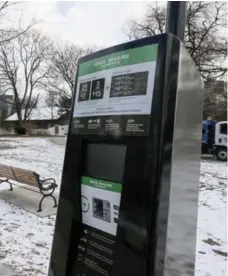  ?? ANDREW FRANCIS WALLACE/TORONTO STAR ?? A Bike Share stand installed at the northwest corner of Riverdale Park has ruffled the feathers among some outspoken Cabbagetow­n residents.